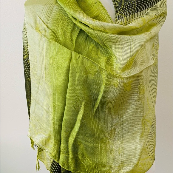 Scarf - Picture 1 of 6